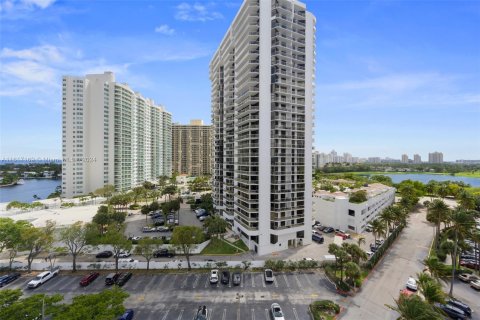 Condo in Aventura, Florida, 2 bedrooms  № 1238719 - photo 26