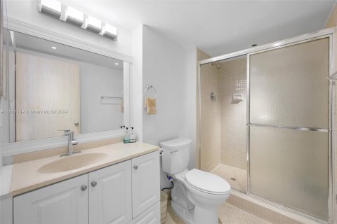 Condo in Aventura, Florida, 2 bedrooms  № 1238719 - photo 18