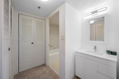 Copropriété à vendre à Aventura, Floride: 2 chambres, 112.78 m2 № 1238719 - photo 13