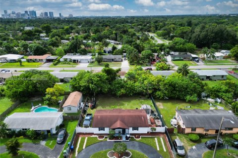 House in Fort Lauderdale, Florida 4 bedrooms, 125.42 sq.m. № 1380639 - photo 4