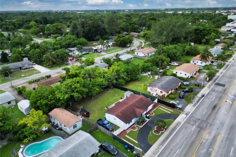 House in Fort Lauderdale, Florida 4 bedrooms, 125.42 sq.m. № 1380639 - photo 12