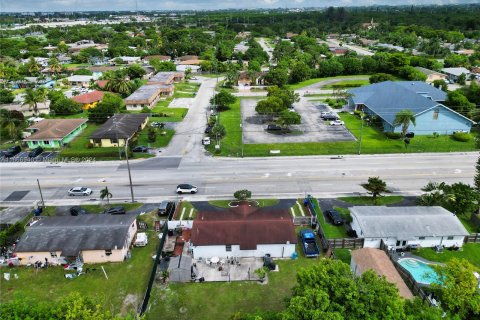 House in Fort Lauderdale, Florida 4 bedrooms, 125.42 sq.m. № 1380639 - photo 9