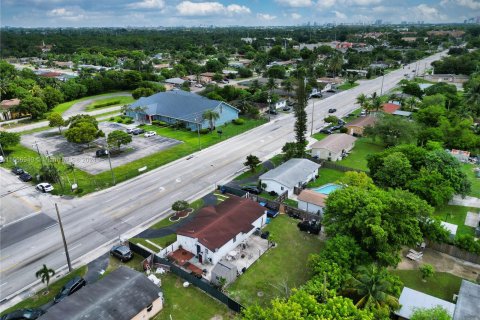 House in Fort Lauderdale, Florida 4 bedrooms, 125.42 sq.m. № 1380639 - photo 10