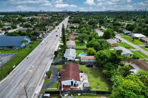 House in Fort Lauderdale, Florida 4 bedrooms, 125.42 sq.m. № 1380639 - photo 8