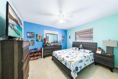 Villa ou maison à vendre à Miami, Floride: 4 chambres, 130.06 m2 № 1384637 - photo 12