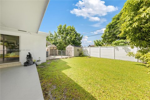 House in Miami, Florida 4 bedrooms, 130.06 sq.m. № 1384637 - photo 20