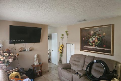 Copropriété à vendre à Hialeah, Floride: 2 chambres, 98.1 m2 № 1384592 - photo 14