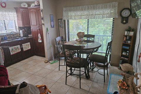 Condo in Hialeah, Florida, 2 bedrooms  № 1384592 - photo 6