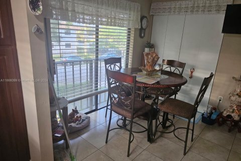 Copropriété à vendre à Hialeah, Floride: 2 chambres, 98.1 m2 № 1384592 - photo 5