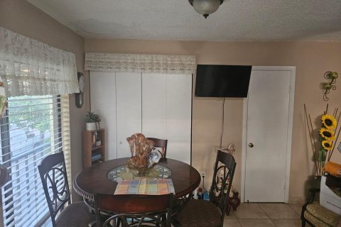 Copropriété à vendre à Hialeah, Floride: 2 chambres, 98.1 m2 № 1384592 - photo 4