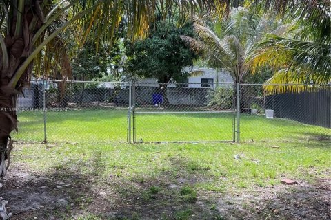 Terreno en venta en Miami, Florida № 1058239 - foto 6