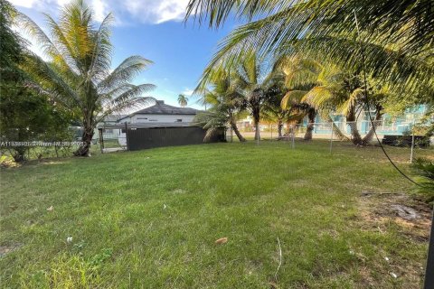 Terreno en venta en Miami, Florida № 1058239 - foto 5