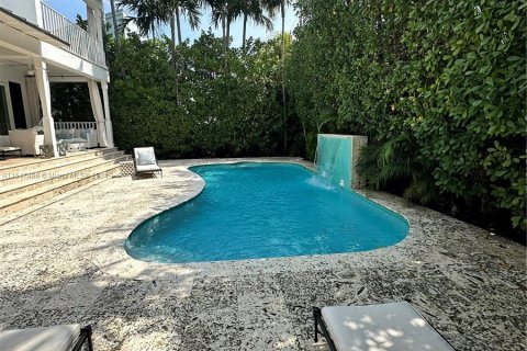 House in Key Biscayne, Florida 4 bedrooms, 305.09 sq.m. № 1056789 - photo 15
