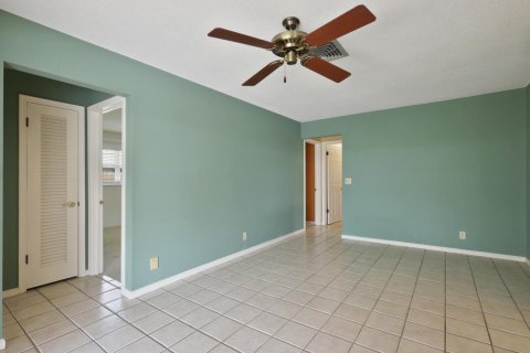 House in Tequesta, Florida 4 bedrooms, 179.3 sq.m. № 1035994 - photo 20