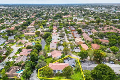 Immobilier commercial à vendre à Coral Springs, Floride: 515.05 m2 № 1036036 - photo 3