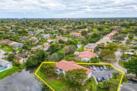Immobilier commercial à vendre à Coral Springs, Floride: 515.05 m2 № 1036036 - photo 1