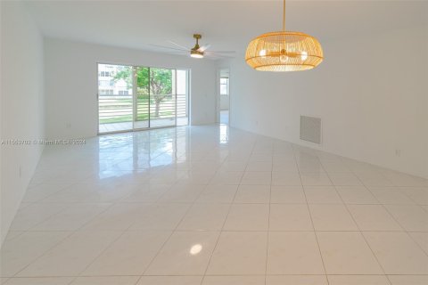 Condominio en venta en Sunrise, Florida, 2 dormitorios, 116.59 m2 № 1074223 - foto 9