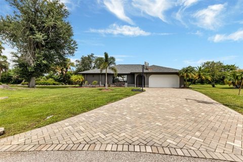 Villa ou maison à vendre à Punta Gorda, Floride: 3 chambres, 211.07 m2 № 1275228 - photo 2