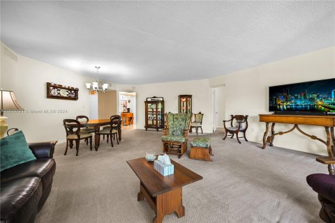 Condo in Miami, Florida, 2 bedrooms  № 1391554 - photo 12