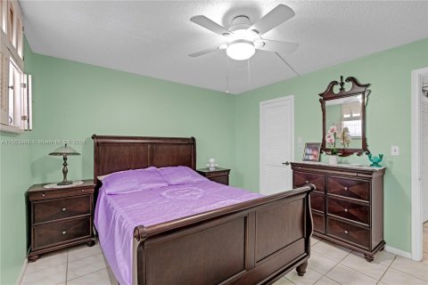 Condo in Pembroke Pines, Florida, 2 bedrooms  № 1099423 - photo 11