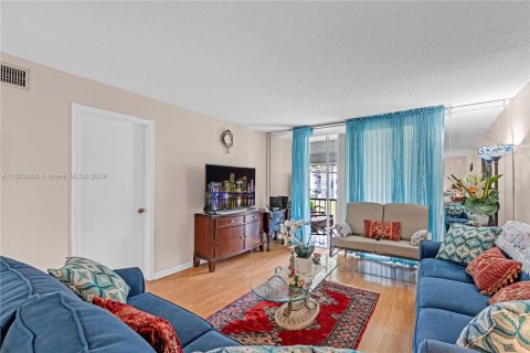 Condominio en venta en Pembroke Pines, Florida, 2 dormitorios, 108.7 m2 № 1099423 - foto 5