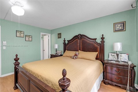 Copropriété à vendre à Pembroke Pines, Floride: 2 chambres, 108.7 m2 № 1099423 - photo 14