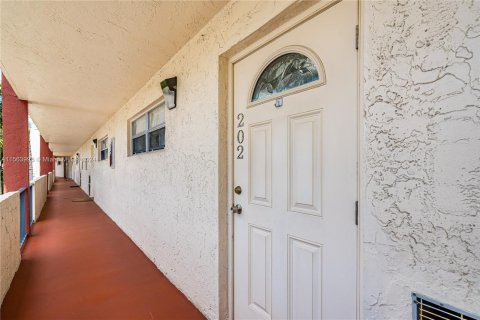 Copropriété à vendre à Pembroke Pines, Floride: 2 chambres, 108.7 m2 № 1099423 - photo 3