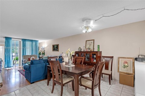 Condominio en venta en Pembroke Pines, Florida, 2 dormitorios, 108.7 m2 № 1099423 - foto 4