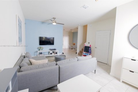 Townhouse in Homestead, Florida 3 bedrooms, 130.71 sq.m. № 1241996 - photo 4