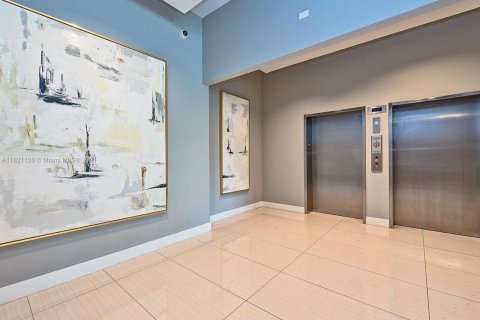 Condo in Miami, Florida, 2 bedrooms  № 1241997 - photo 20