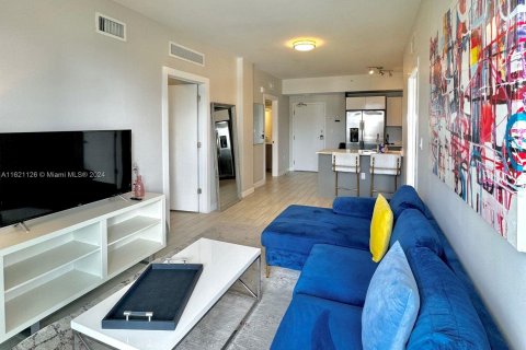 Condo in Miami, Florida, 2 bedrooms  № 1241997 - photo 2