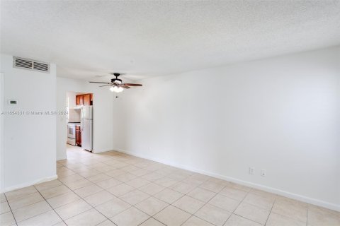 Condo in Davie, Florida, 2 bedrooms  № 1351964 - photo 7