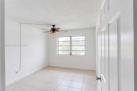 Condo in Davie, Florida, 2 bedrooms  № 1351964 - photo 13