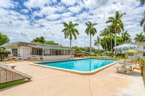 Condo in Davie, Florida, 2 bedrooms  № 1351964 - photo 26