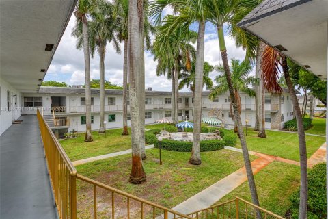 Condo in Davie, Florida, 2 bedrooms  № 1351964 - photo 22