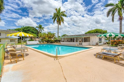 Condo in Davie, Florida, 2 bedrooms  № 1351964 - photo 27