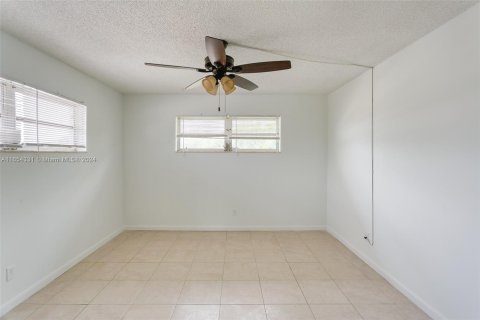 Condo in Davie, Florida, 2 bedrooms  № 1351964 - photo 17