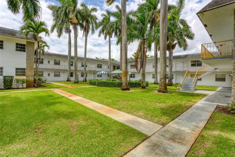 Condo in Davie, Florida, 2 bedrooms  № 1351964 - photo 28