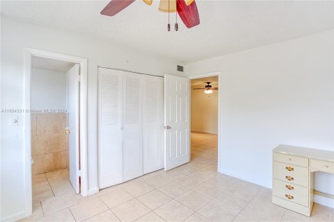 Condo in Davie, Florida, 2 bedrooms  № 1351964 - photo 14