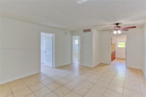 Condo in Davie, Florida, 2 bedrooms  № 1351964 - photo 11