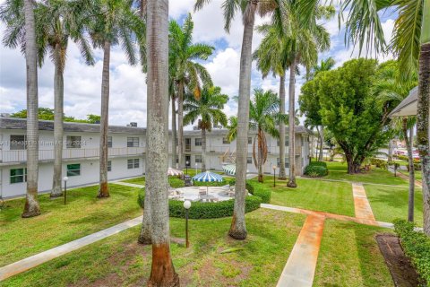 Condo in Davie, Florida, 2 bedrooms  № 1351964 - photo 24