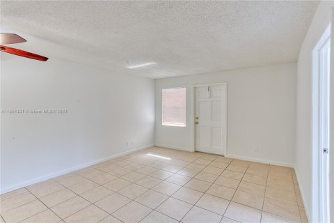 Condo in Davie, Florida, 2 bedrooms  № 1351964 - photo 21