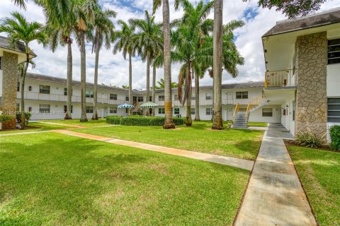 Condo in Davie, Florida, 2 bedrooms  № 1351964 - photo 2