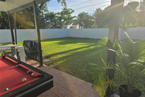 Casa en venta en Miami, Florida, 5 dormitorios, 197.79 m2 № 1352058 - foto 17