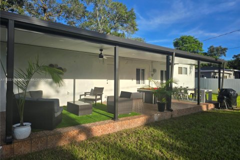 Casa en venta en Miami, Florida, 5 dormitorios, 197.79 m2 № 1352058 - foto 11