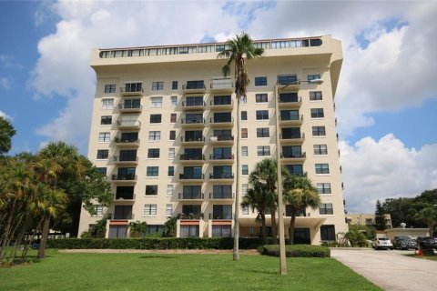 Condo in Tampa, Florida, 1 bedroom  № 1370166 - photo 1