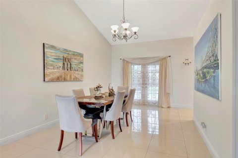 Villa ou maison à vendre à Coral Springs, Floride: 4 chambres, 240.8 m2 № 1054668 - photo 17