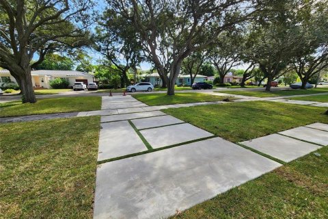 House in Miami Shores, Florida 4 bedrooms, 170.66 sq.m. № 1208870 - photo 1