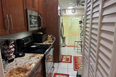 Casa en venta en Lauderhill, Florida, 2 dormitorios, 98.01 m2 № 1282165 - foto 2