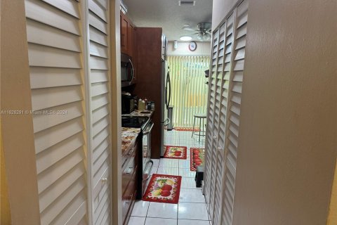 Casa en venta en Lauderhill, Florida, 2 dormitorios, 98.01 m2 № 1282165 - foto 7